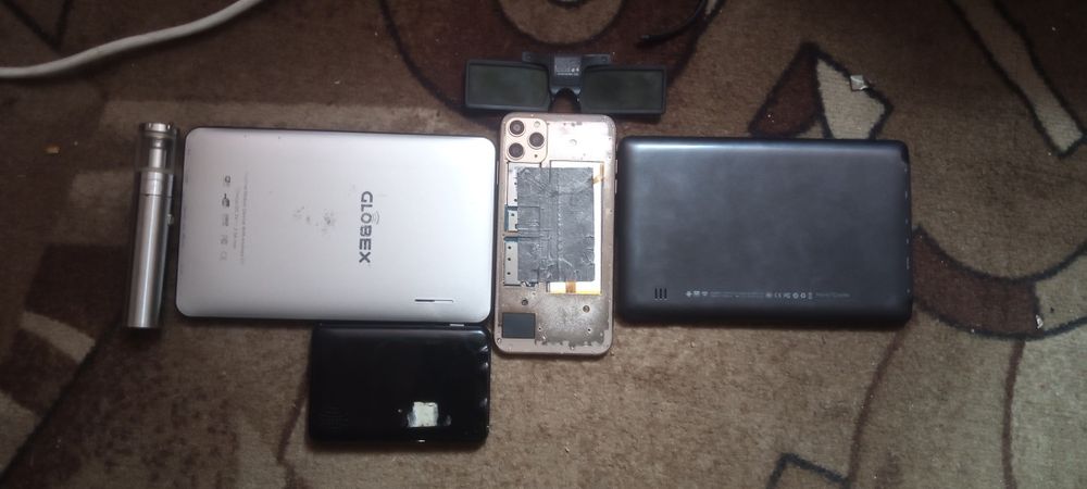 Продам 2 робочих планшета 1 клон iPhone 11 pro max 3d очки от Samsung