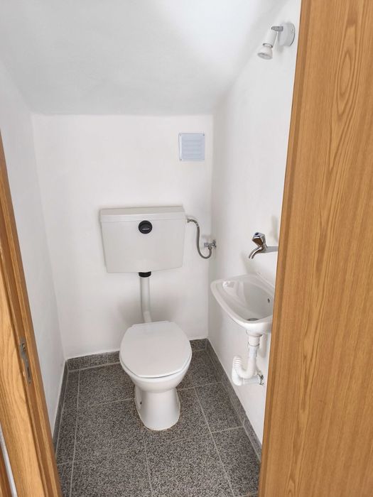 Aluga-se pequena moradia T2 mobilada – Canas de Santa Maria