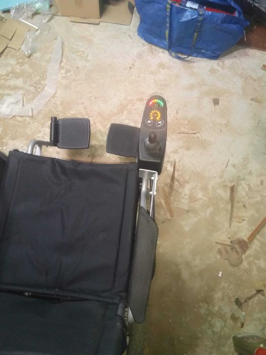 Vendo cadeira de rodas eléctrica