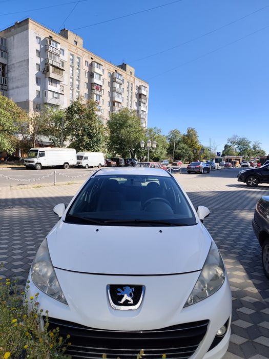 СРОЧНО Продам peugeot 207 1.4 2010г