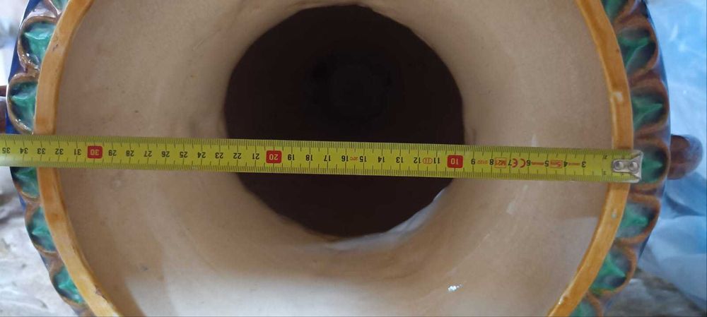 Jarro decorativo antigo em faiança – peça rara e de grande escala