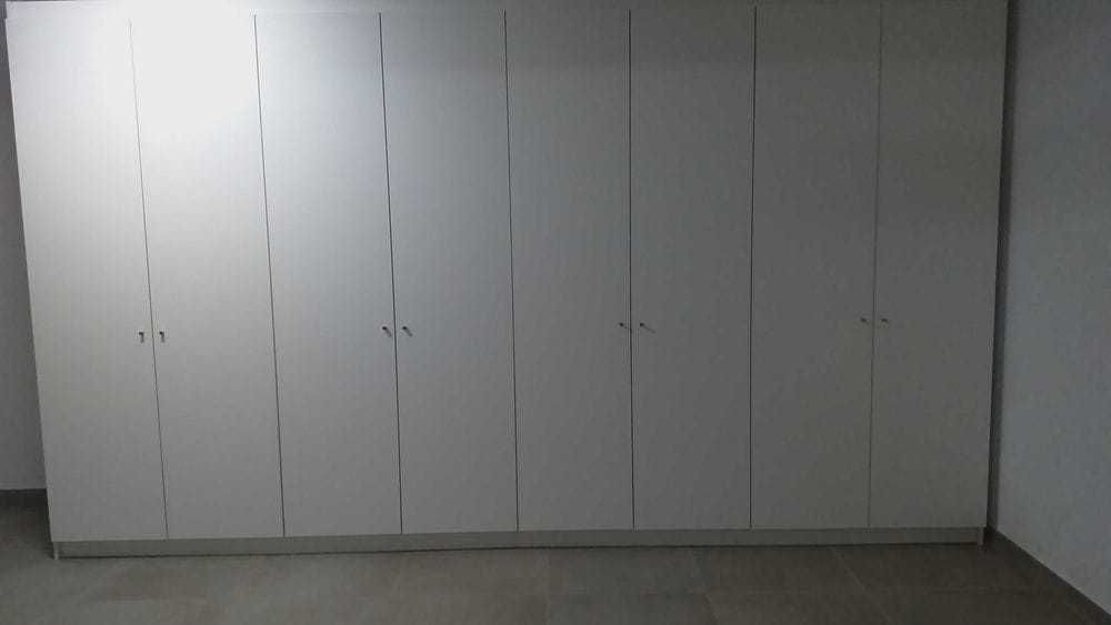 Roupeiros e Closets Sob Projeto e Medidas.