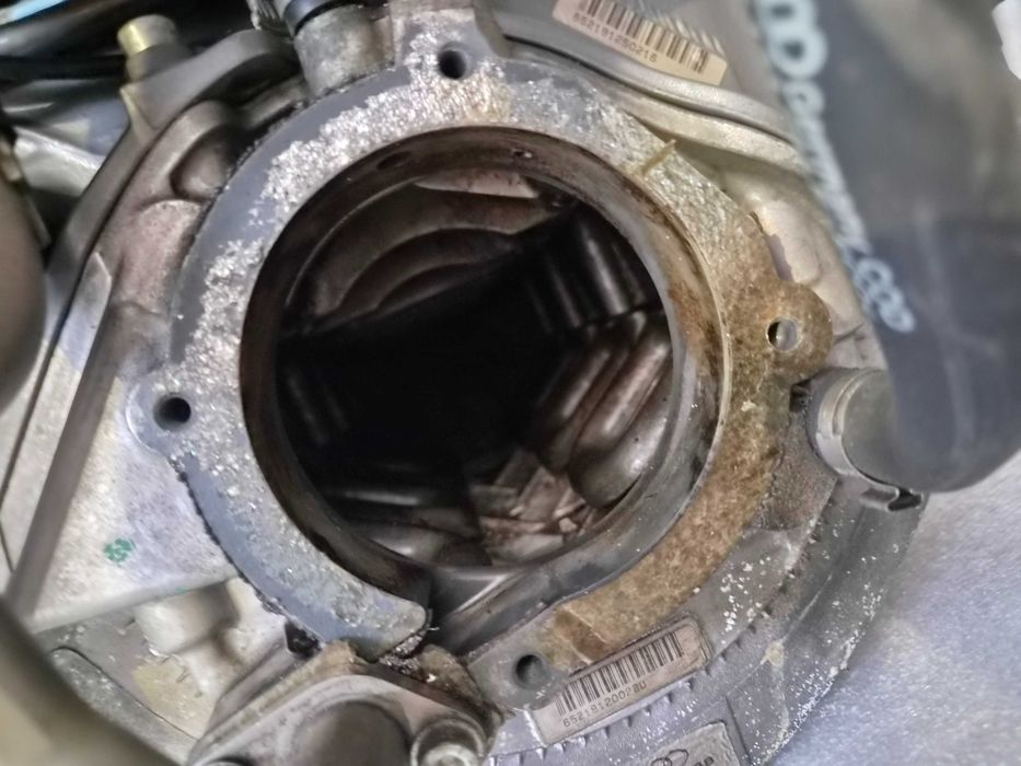Kolektor ssący wtryski Audi A8 D3 4.2 BFM kpl