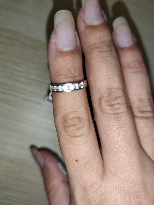 Anel de ouro com zircónias