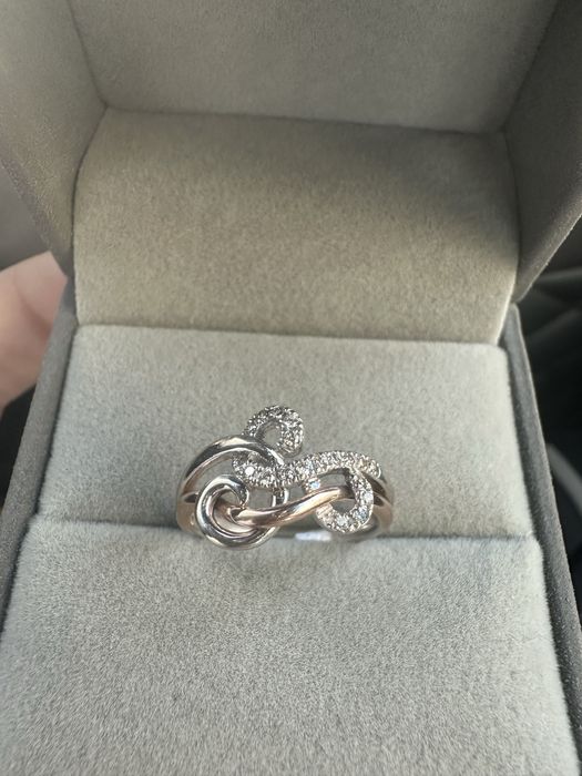 Золотое кольцо с бриллиантами 17,5р