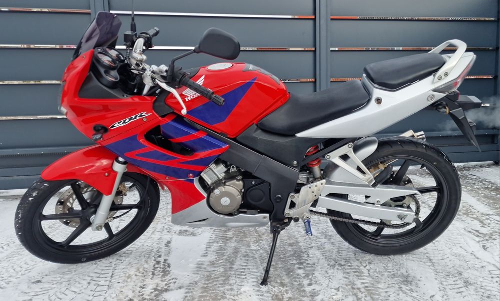Honda cbr 125r z 2005roku