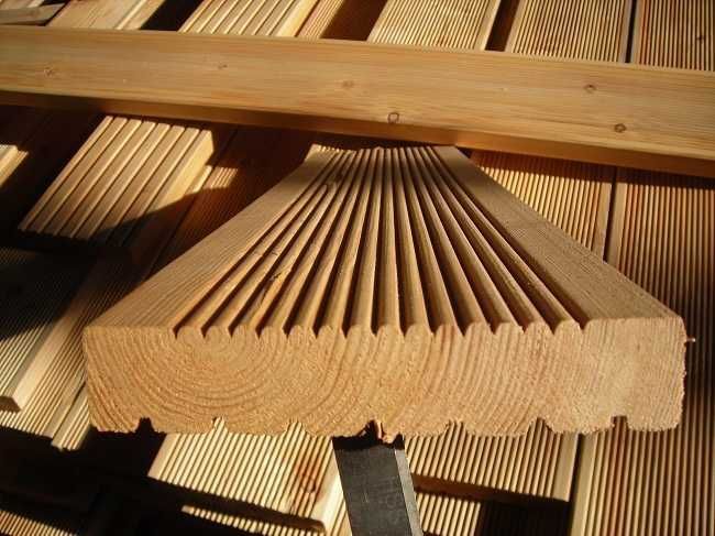 Deski tarasowe modrzew syberyjski 28x150mm ryflowana i gładka deska