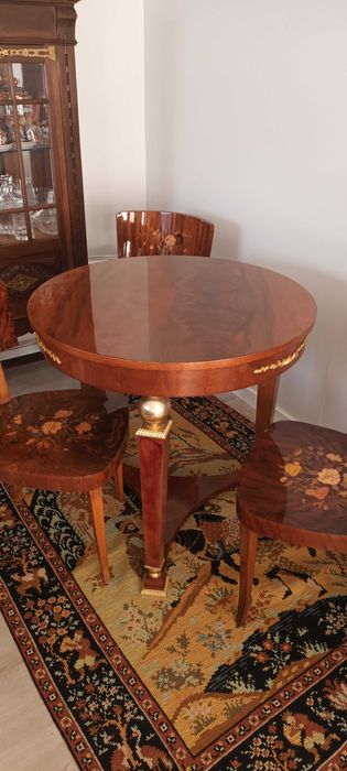 Conjunto mesas e cadeiras