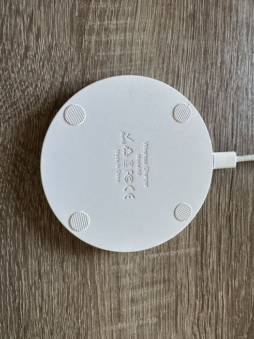 Бездротова зарядка для камери