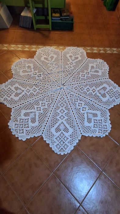 Toalha em renda antiga feita a mão branca 1.60 cm de diametro