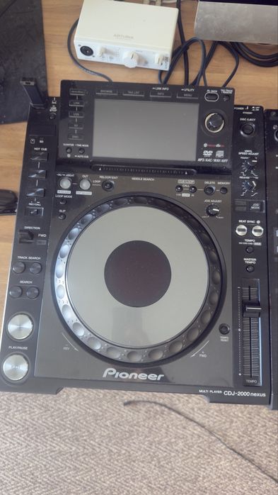 2 Cdjs 2000 nexus + Djm 900 nexus