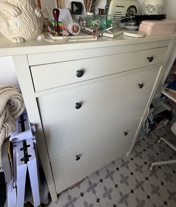 sapateira IKEA modelo HEMNES