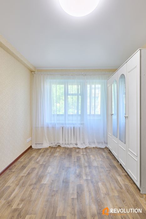 Без% , продаж 1 кімнатної квартири Бульвар Верховної Ради 18а, метро