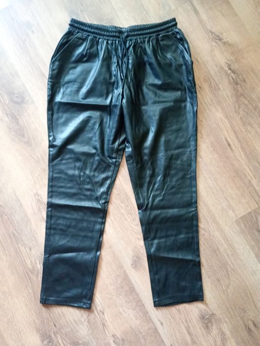 Stylowe czarne spodnie z ekoskóry Primark, joggersy, rozmiar L / 40 (UK 12)