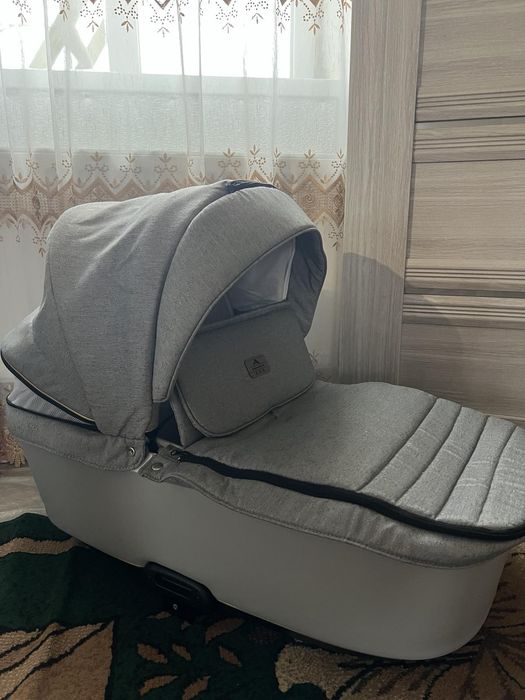 Коляска дитяча всесезонна як зимова так і літня