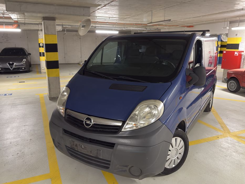 Opel. VIVARO 2.0 D // 6 передч / 2010 Р