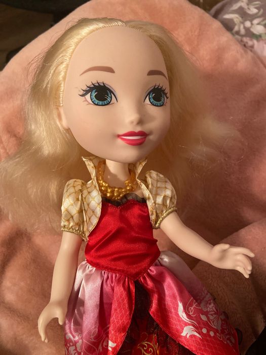Лялька Єппл Вайт з мультфільму Ever After High