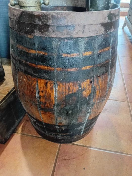 barril de carvalho antigo