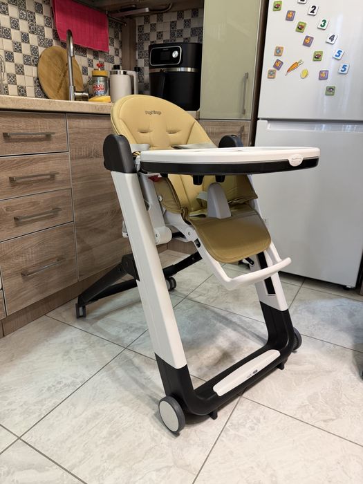 Siesta Follow Me Peg-Perego стільчик для годування-шезлонг