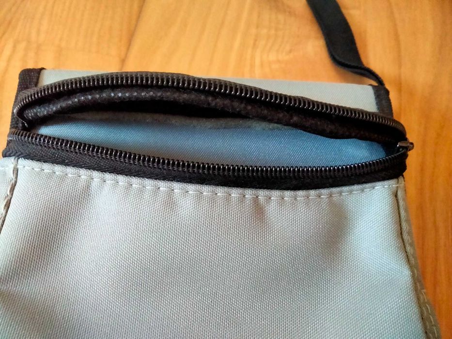 Сумка для CD плеєра и 20 дисків. Нова.