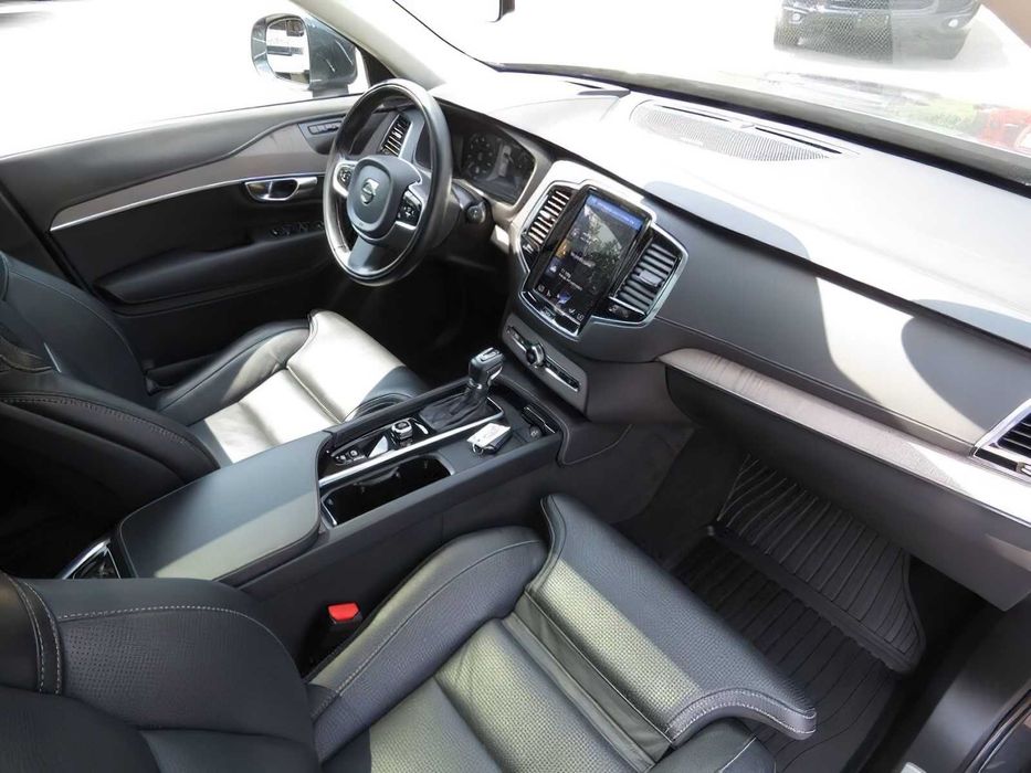 Volvo XC90 B5      2022