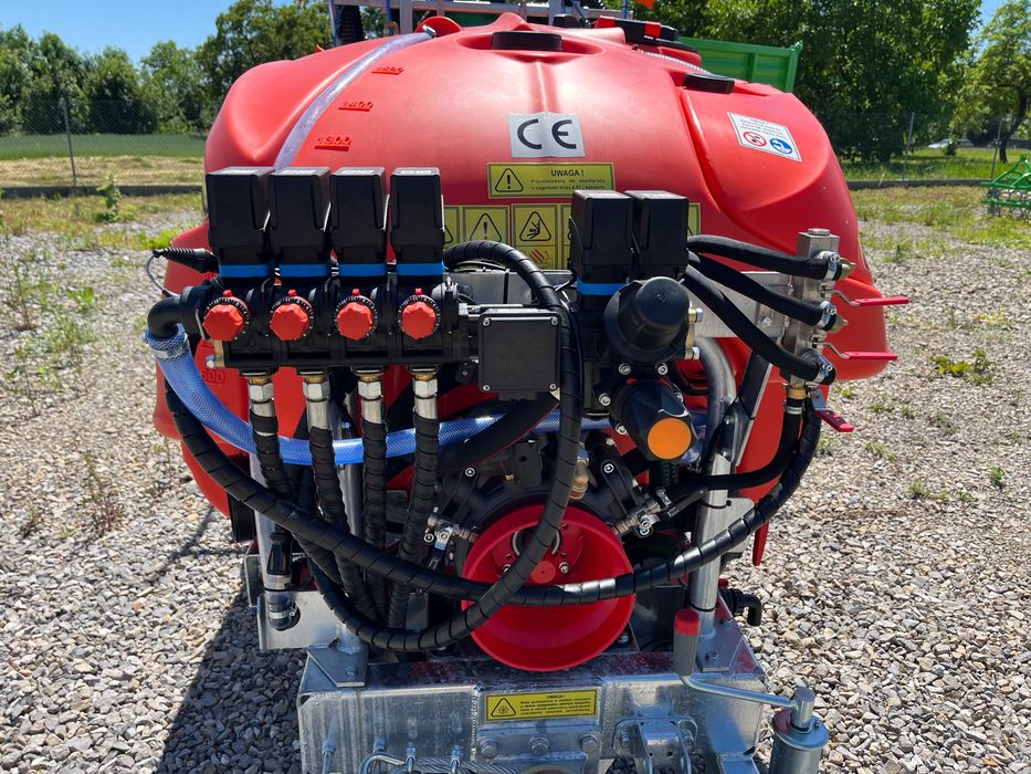 Opryskiwacz ciągany do malin porzeczki 1000 l Ribes Agrola