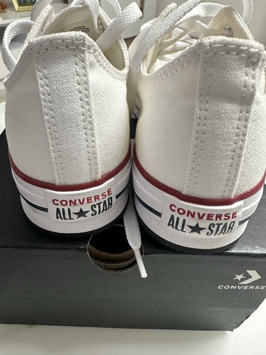 Nowe Converse Białe .