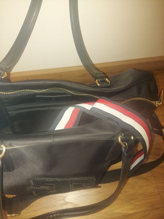 Torebka tommy hilfiger czarna Duża plus pasek złote okucia oryginalna