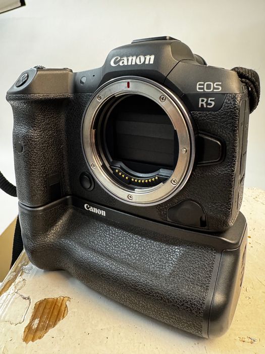Canon R5 Corpo + Punho