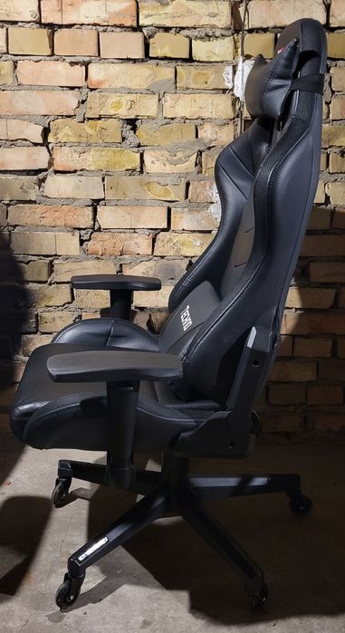 Ігрове геймерське крісло VR Racer серія Techno з підсвіткою