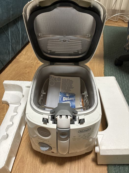 Фрейтюрниця італійська Delonghi