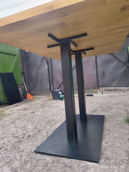 Стіл в гарному стані .