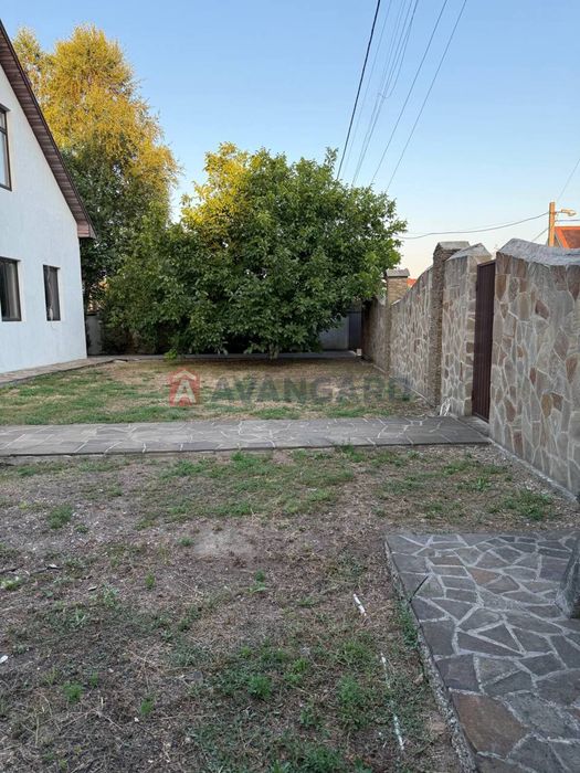 Продам дом 200 м2 с бассейном и баней в начале Обуховки.