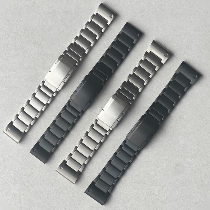 Титановий ремінець Garmin Quick Fit 22мм / 26мм — чорний/сірий Браслет