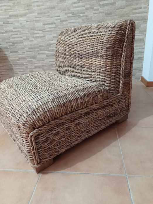 Vendo cadeirão em verga.