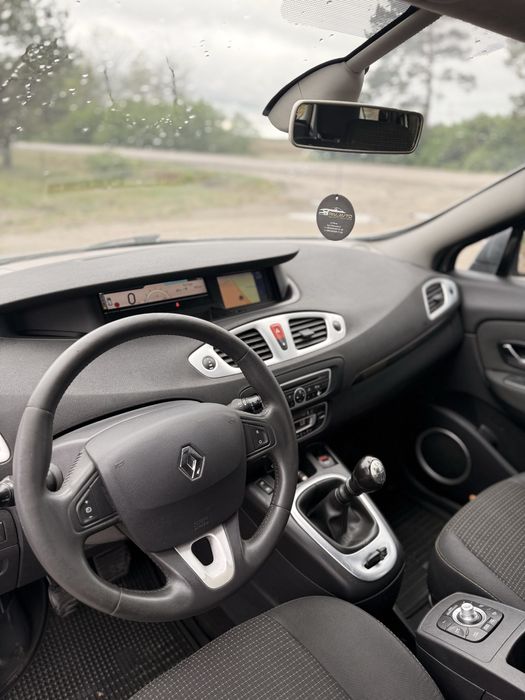 Продам Renault Scenic 2010