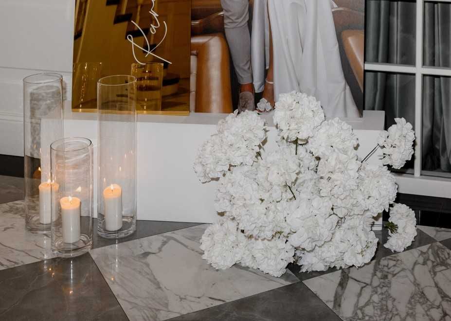 Postument / podstawa pod tablice gosci