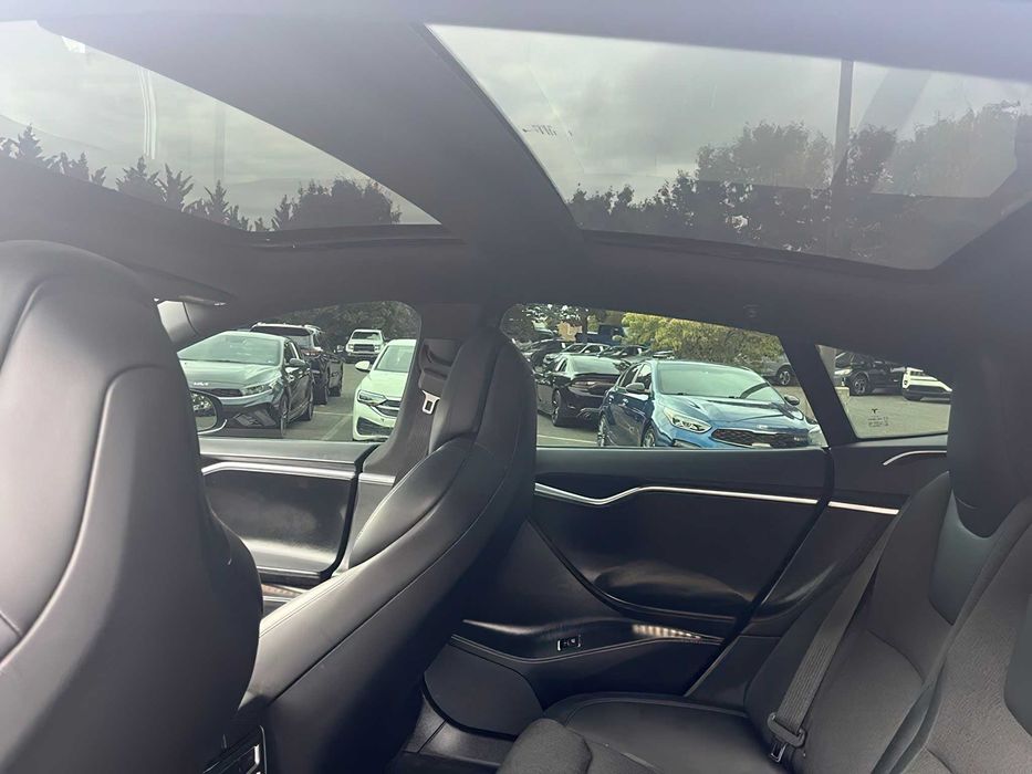 Tesla Model S      2016