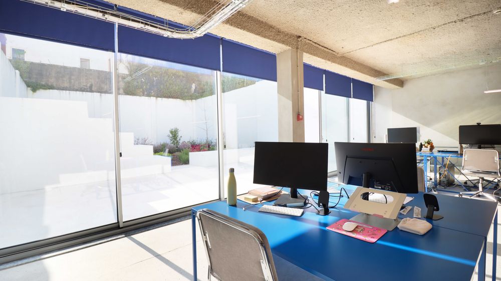 Espaço Comercial 350m² com Jardim Privativo e Garagem, Fontaínhas, Porto