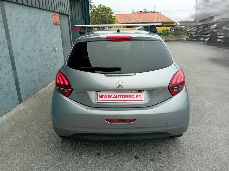 Peugeot 208 1.5 bluehdi Signature - Nacional  ( pequeno sinistro  )