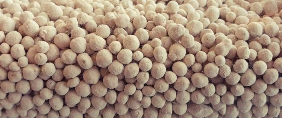 Wapno granulowane magnezowe, kreda. Czarna kreda z humusem