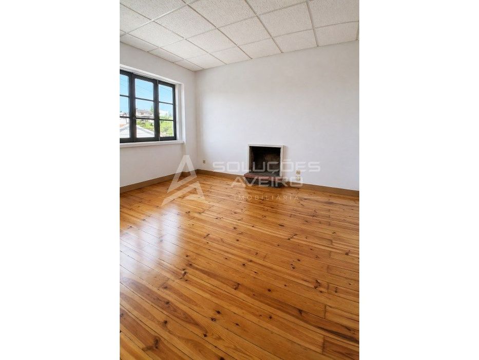 Apartamento T3 com Terraço e Garagem no Centro de Águeda