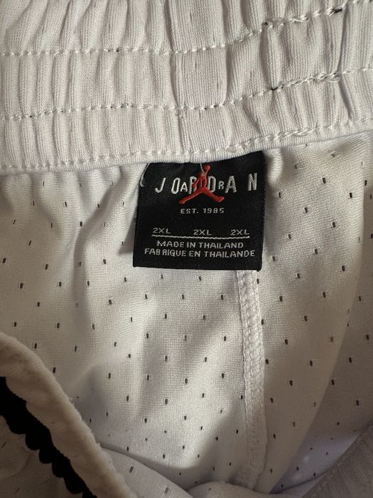 Шорты Джордан белые