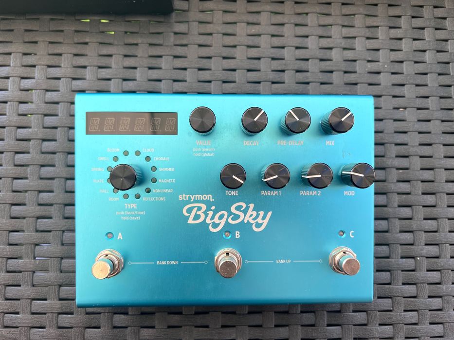 Delay / Reverb  - Strymon (Bluesky, Bigsky, Timeline) UAFX Starlight
