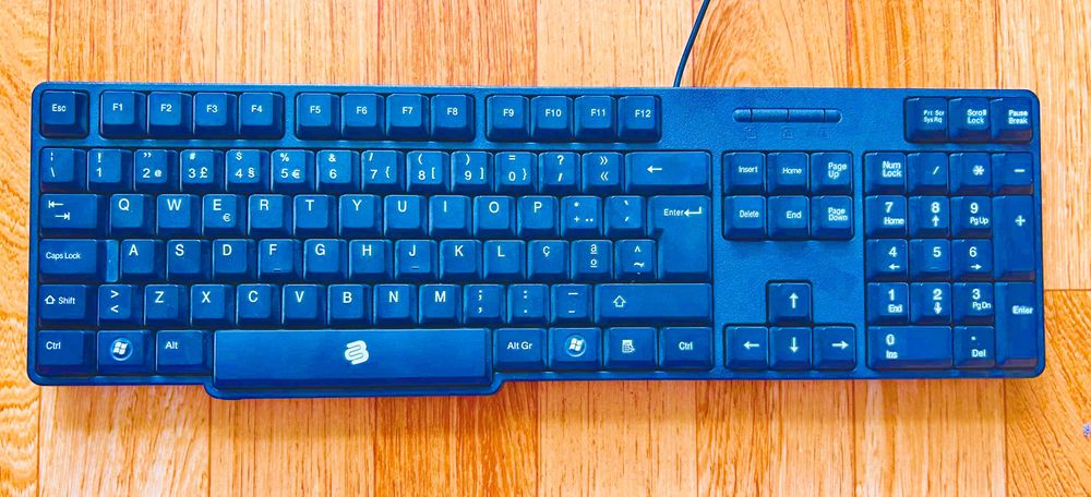 2 Microsoft Keyboards64729953256961120