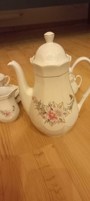 Serwis kawowy na 12 osób - piękny.