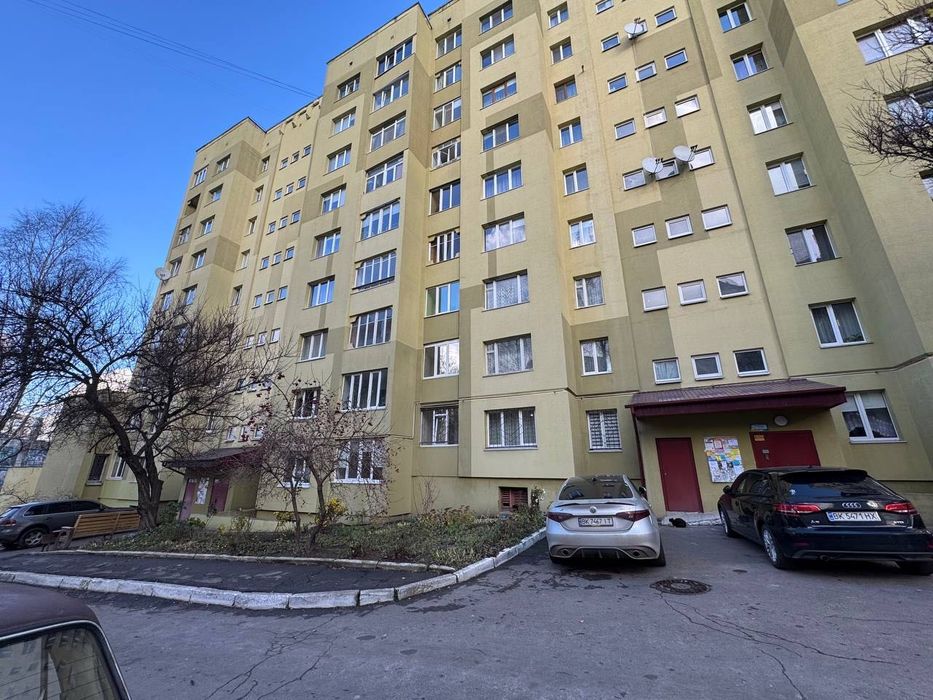 Продам 4-кімнатну квартиру з ремонтом!