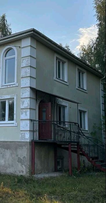 Продам 2х поверховий будинок в селі Троянів