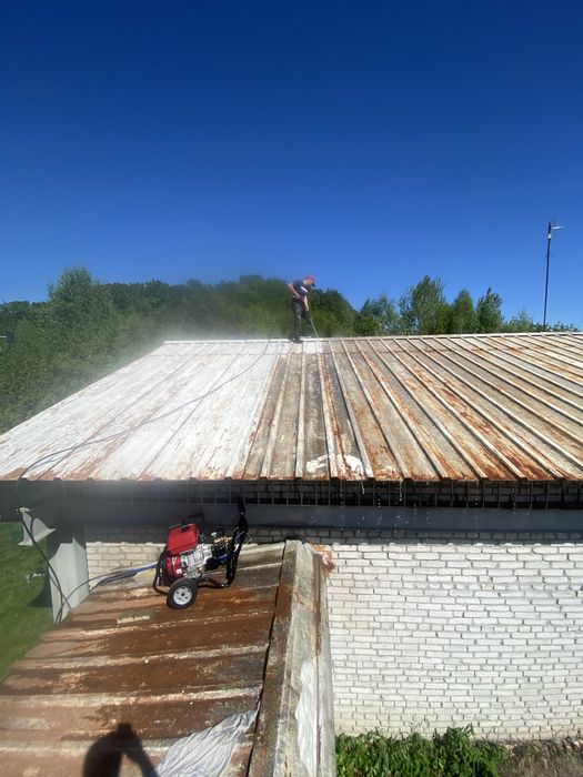 Професійна мийка та фарбування дахів ,фасадів,парканів,бруківки та інш