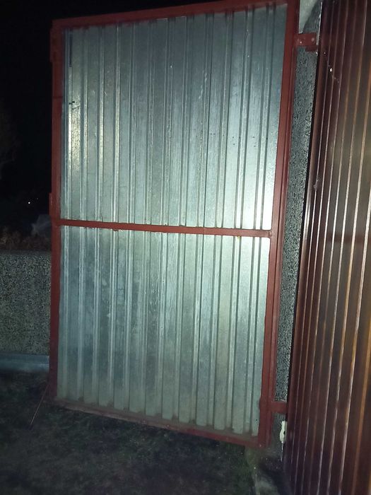 Blaszane drzwi garażowe